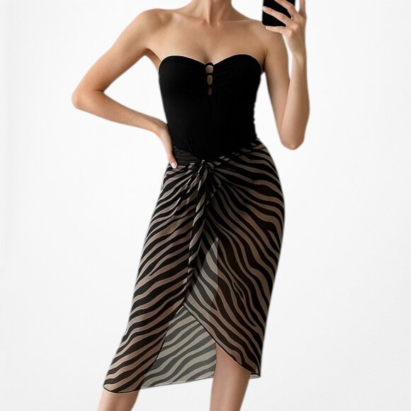 Black Strapless Lace Up Detail One Piece Bathing Swimsuit Size S/M - Picture 3 of 9